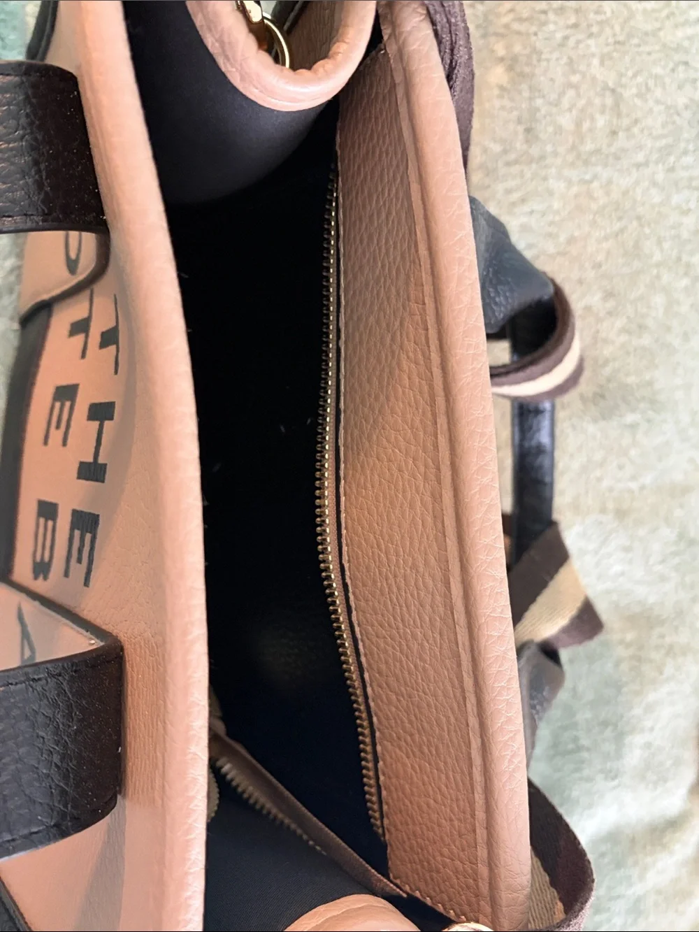 THE TOTE BAG Small Leather Tote in Beige and Black - Picture 4 of 4